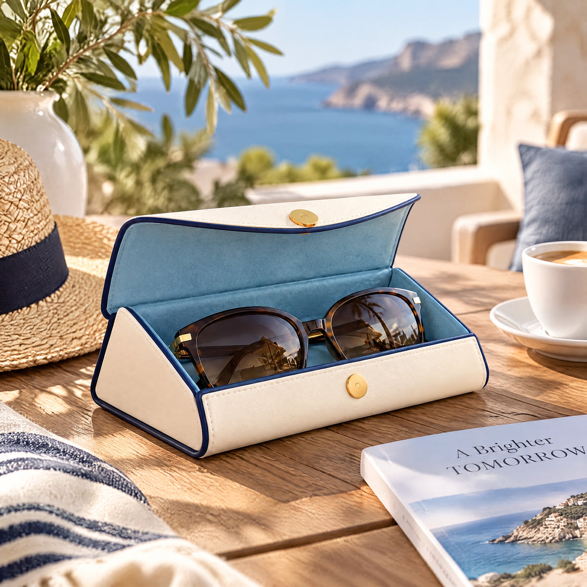 parelina™ CoastFold Sunglasses Case — image 2